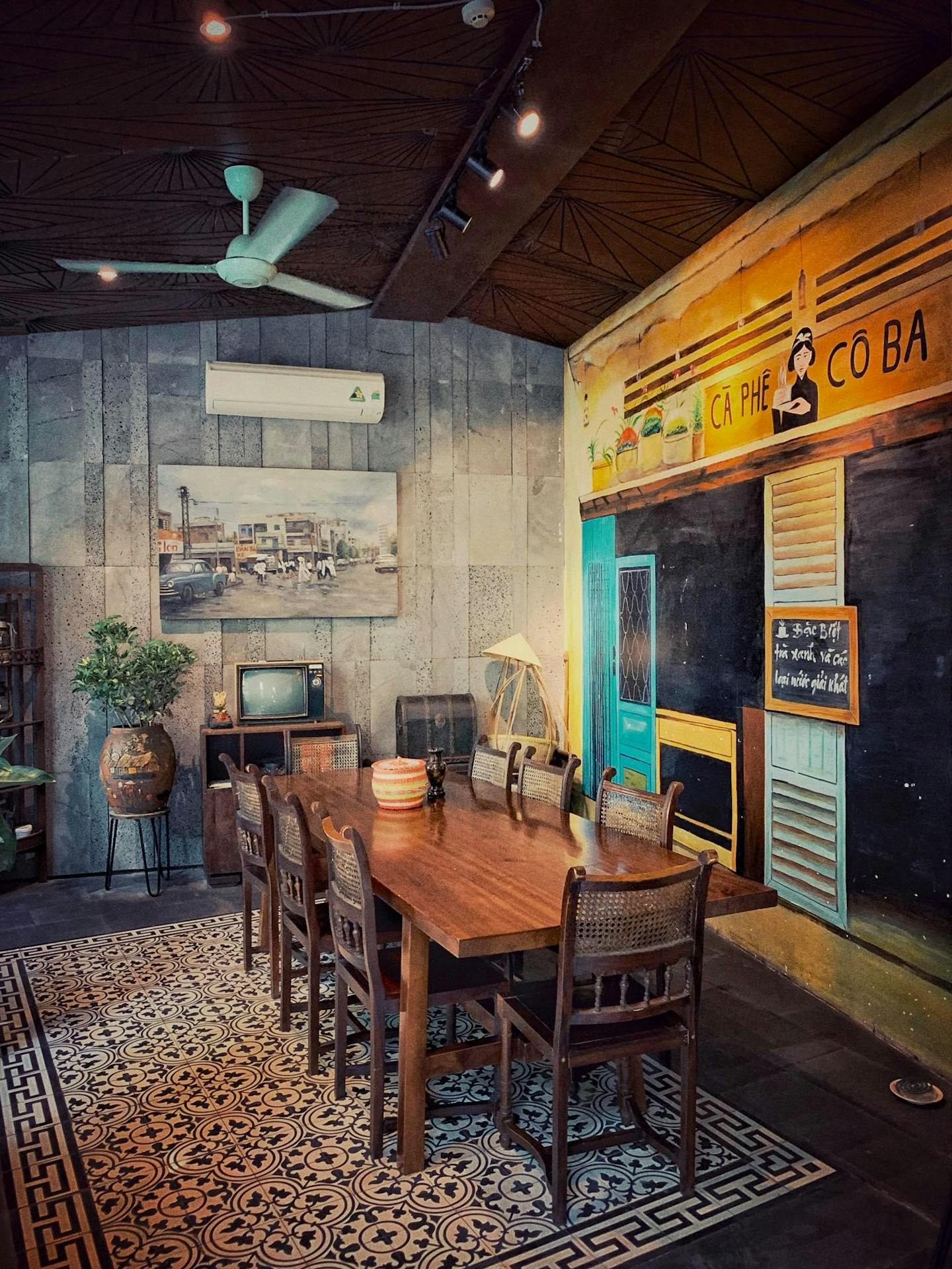 The interior space of the Cà Phê Cô Ba Đồng Khởi coffee shop