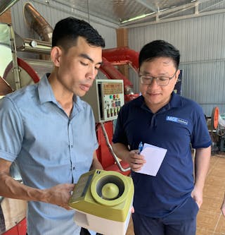 Mr. Quy explaining how to use the coffee moisture meter