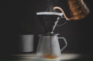 Using the V60 coffee maker