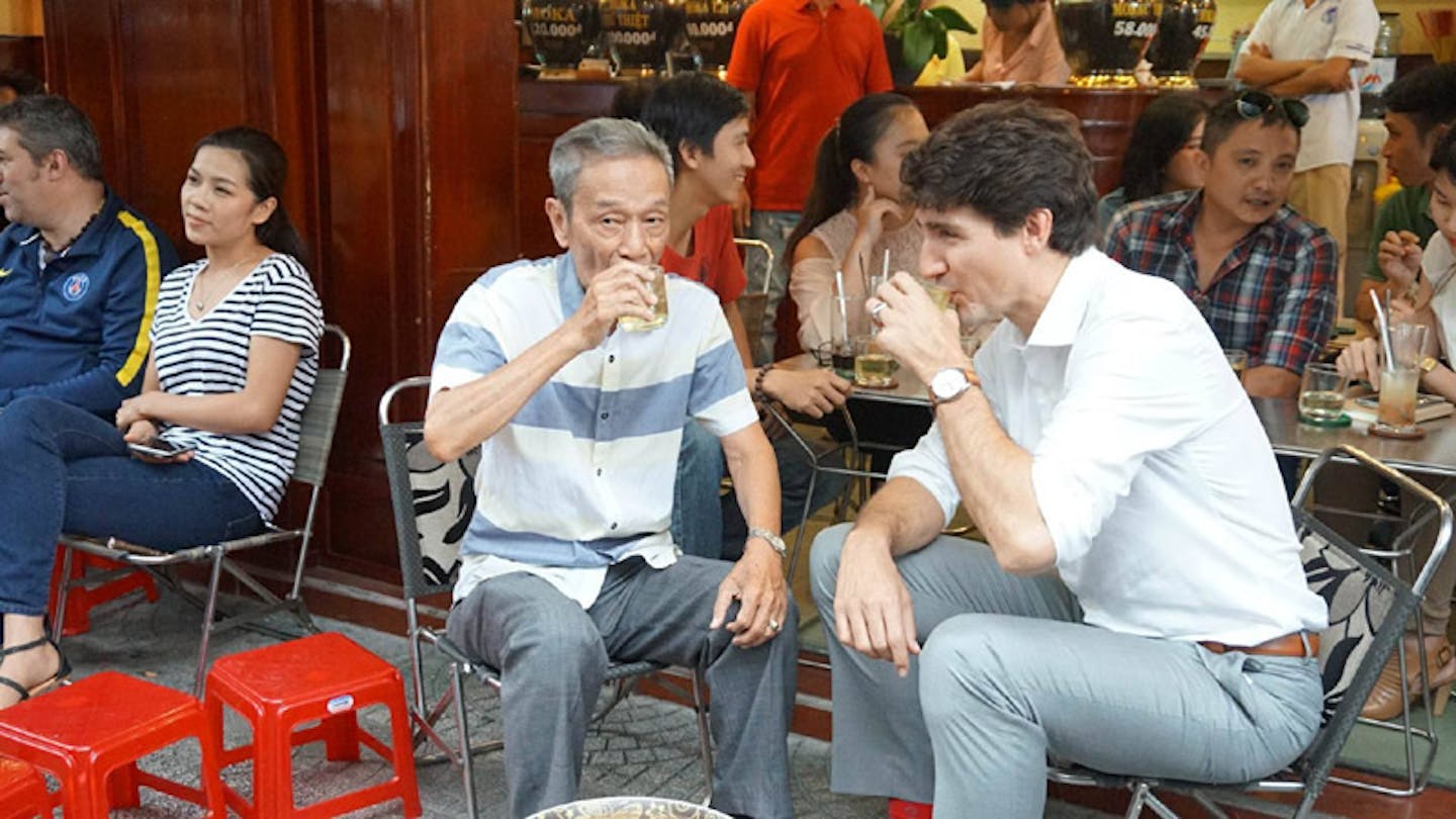 Canadian Prime Minister enjoys Vietnamese Phin Coffee on the streets of Saigon